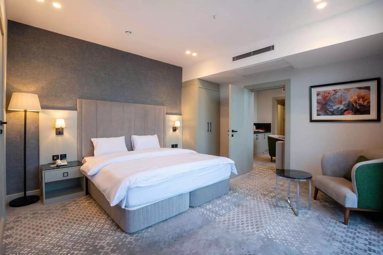 Alibaba https://cdn.alibaba.ir/ostorage/hotel-accommodation-images/6990825946ae9d8e6fb49dfa_سوئیت امپریال (1).webp